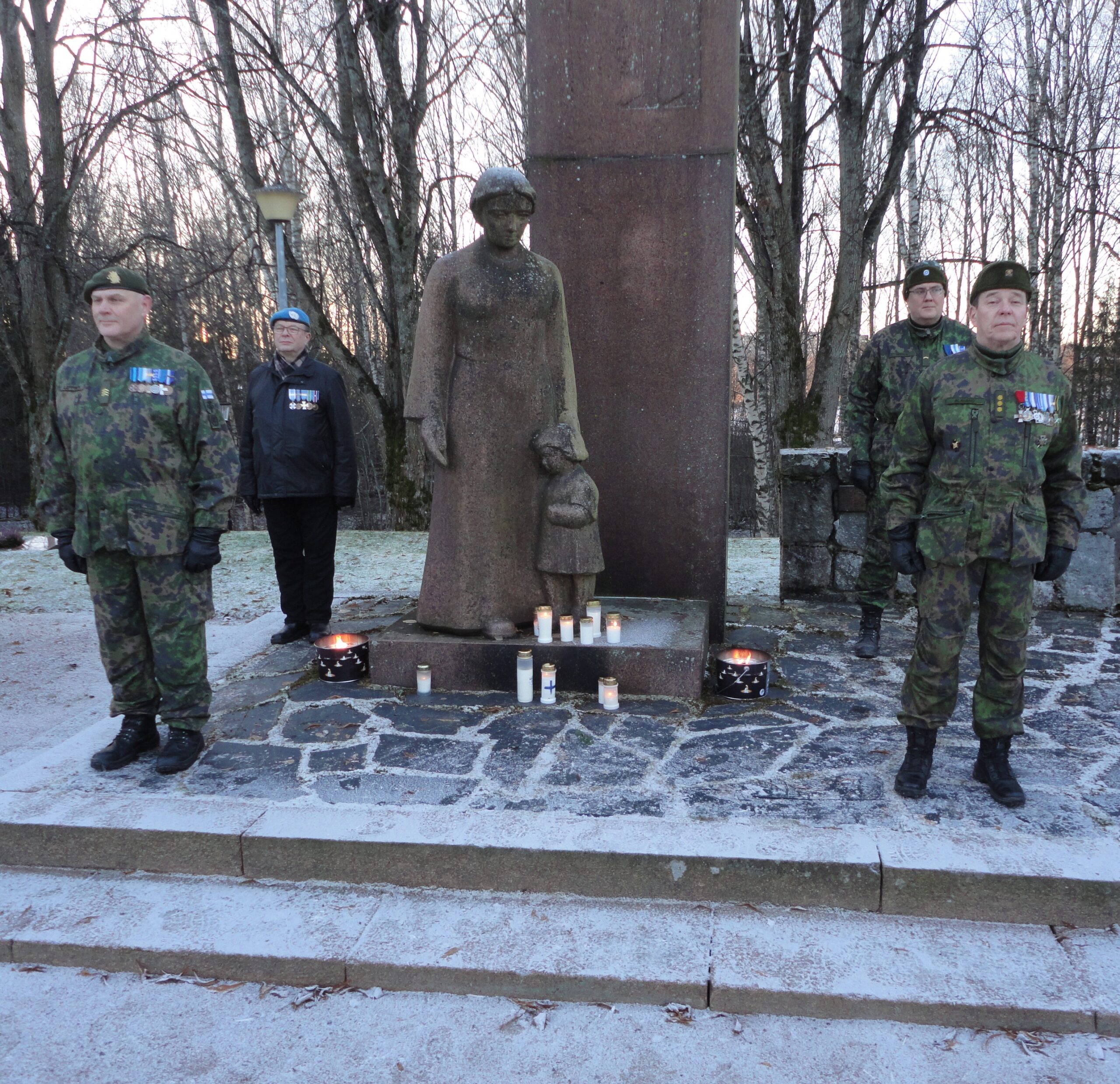 Kunniavartio 13.30-14.00 Vaasan seudun Rauhanturvaajat ja Vaasan Reserviläiset